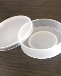 Коробочка пластикова з кришкою